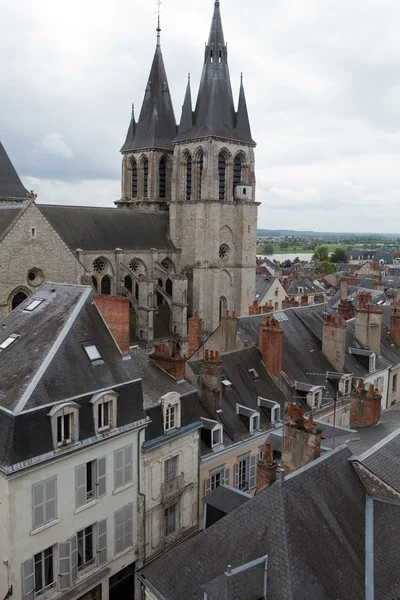 Střecha kostela st-nicolas v blois. údolí Loiry, Francie — Stock fotografie