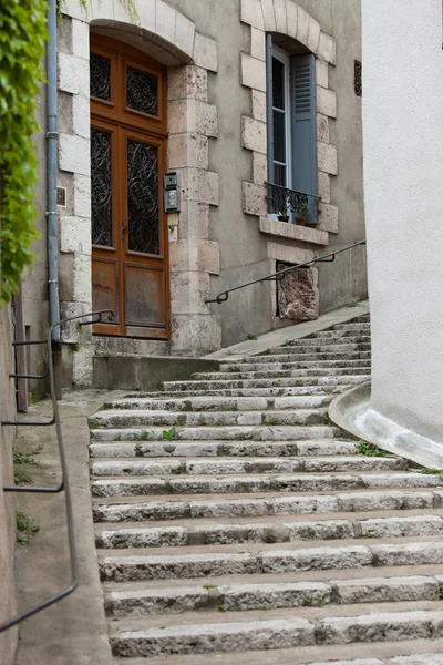 A rua pitoresca em Blois cidade velha. Loire Valley, França — Fotografia de Stock
