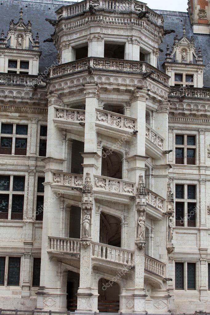 le royal chateau de blois. escalier en colimaçon dans le François, que