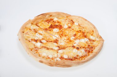 Beyaz arka plan üzerinde izole lezzetli İtalyan pizza