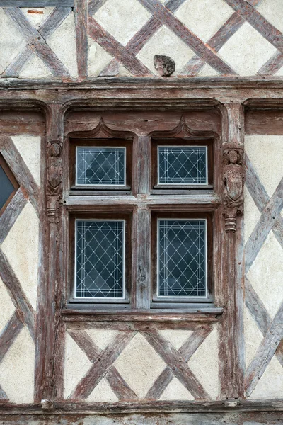 Half-timbered house in Chinon, Vienne Valley, France — Stock Photo, Image