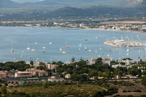 Pollenca liman manzarasına. Majorca, İspanya — Stok fotoğraf