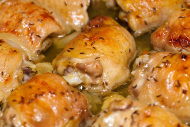 Kızarmış tavuk göğsü ruloları.