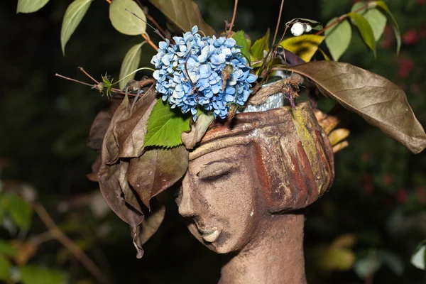 The flower pot in the form of the feminine head — Stock Photo, Image