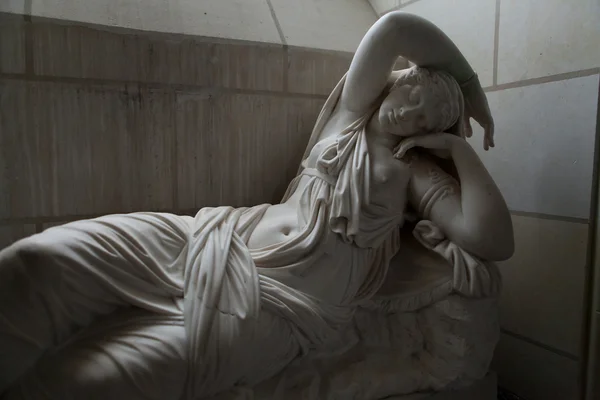 Скульптура красива жінка в valencay catle. Долина Луари, Франції — стокове фото