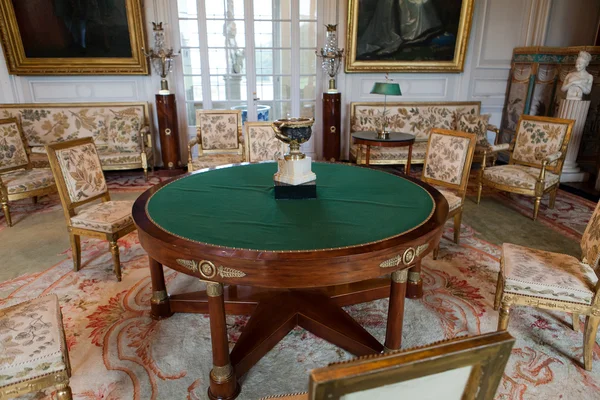 Con estilo mantenido habitaciones en el castillo de Valencay. Valle del Loira. Francia — Foto de Stock