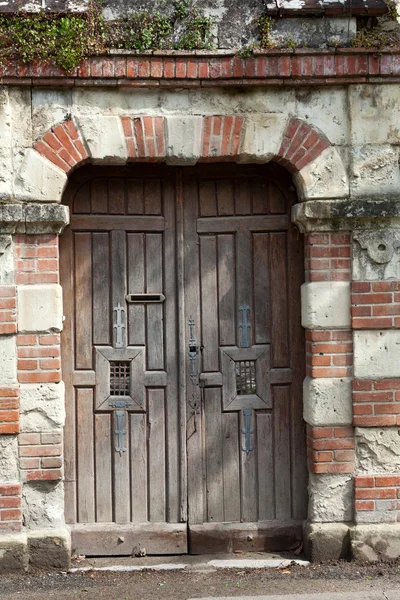 Ancienne porte en bois brun — Photo