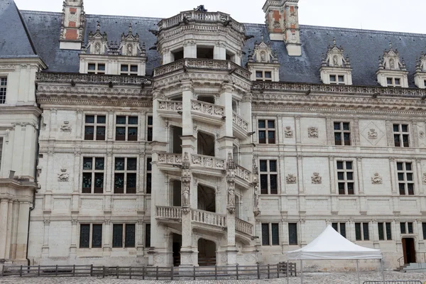 Il castello reale di Blois. Scala a chiocciola nell'ala Francesco I — Foto Stock
