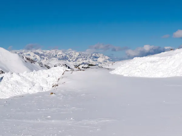 Горнолыжный курорт в Альпах — стоковое фото