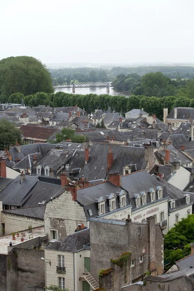 Dachy miasta chinon, Dolina vienne, Francja — Zdjęcie stockowe