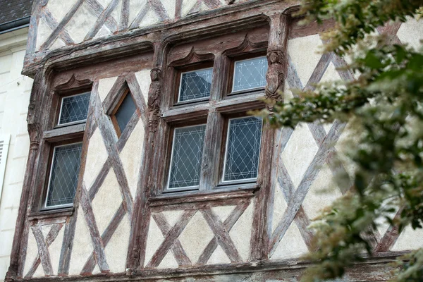 Half-timbered house in Chinon, Vienne Valley, France — Stock Photo, Image