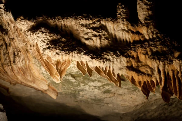 Cavernas de Drach com muitos estalagmites e estalactites. Maiorca, Espanha — Fotografia de Stock