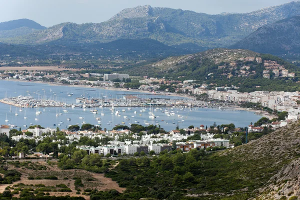 La vista panoramica del Porto di Pollenca. Maiorca, Spagna — Foto Stock