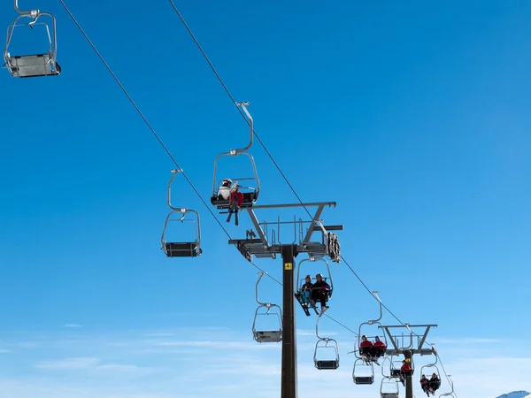 Zona de esquí en los Alpes — Foto de Stock