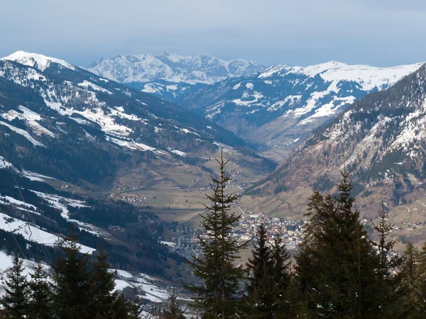 Lyžařská oblast v Alpách — Stock fotografie