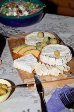 beyaz üzüm ile peynir. yakın çekim