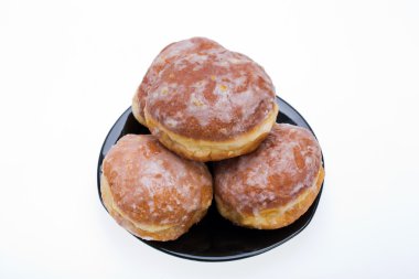 Siyah porselen tabakta bütün çörekler