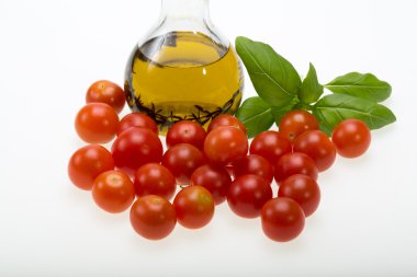 fesleğen, domates ve zeytinyağı kekik ile