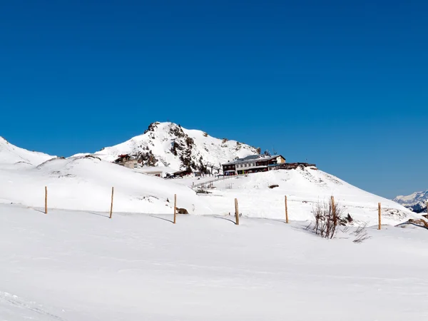 Domaine skiable dans les Alpes — Photo