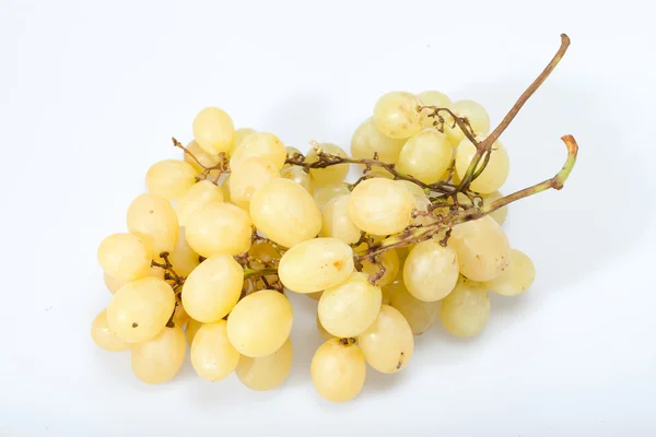 Raisins blancs doux et mûrs isolés sur blanc — Photo
