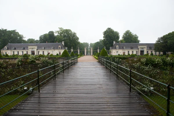 Сад и замок Валансе в долине Луары во Франции — стоковое фото