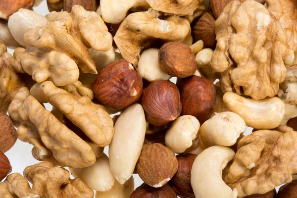 Fondo de nueces mixtas - avellanas, nueces, anacardos, piñones —  Fotos de Stock