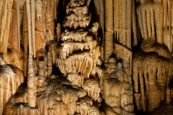 Jaskinie Drach z wieloma stalagmitami i stalaktytami. Majorka, Hiszpania — Zdjęcie stockowe