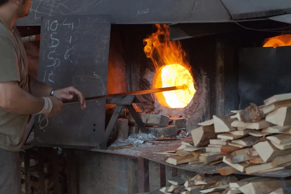 Glass blowing process — Stock Photo, Image