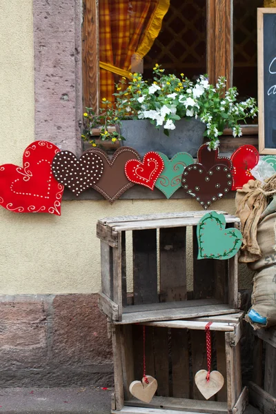 Des cœurs colorés - le symbole de l'amour. Décorations valantines — Photo