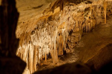 Bir sürü dikit ve sarkıt olan Drach mağaraları. Mayorka, İspanya