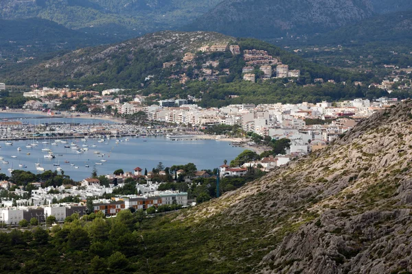 Av panoramautsikten över pollenca port. Mallorca, Spanien — Stockfoto
