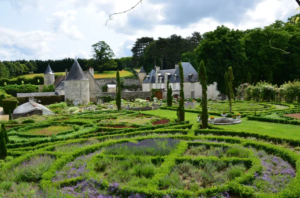 Sofisticado e cheio de gosto jardim e castelo La Chatonniere perto de Villandry. Vale do Loire — Fotografia de Stock