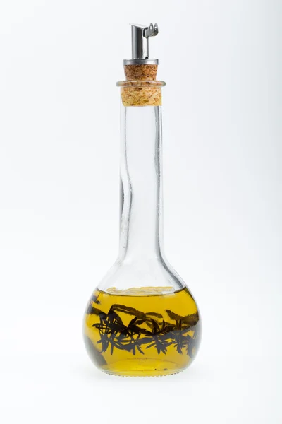 百里香注入橄榄油在白色背景 — 图库照片