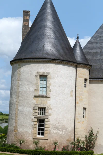 Jardín sutil, sofisticado y lleno de sabor y castillo La Chatonniere cerca de Villandry. Valle del Loira — Foto de Stock