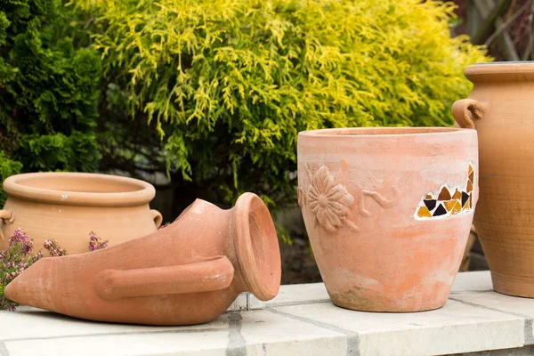 Ceremic jug in garden — Stock Photo, Image