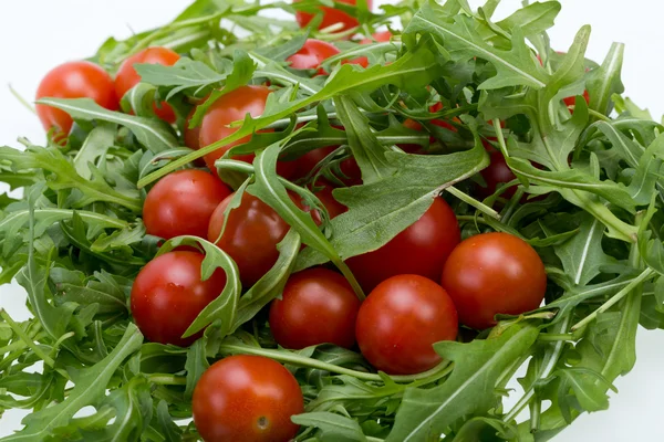 Heap of ruccola leaves and cherry tomatoes — Stock Photo, Image