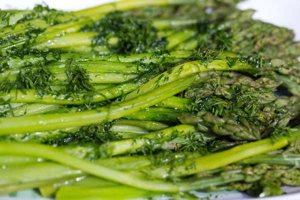 Green asparaguses with the fresh dill — Stock Photo, Image