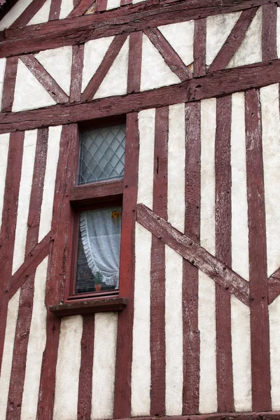 Poloroubený dům v Blois, Loire Valley, Francie — Stock fotografie