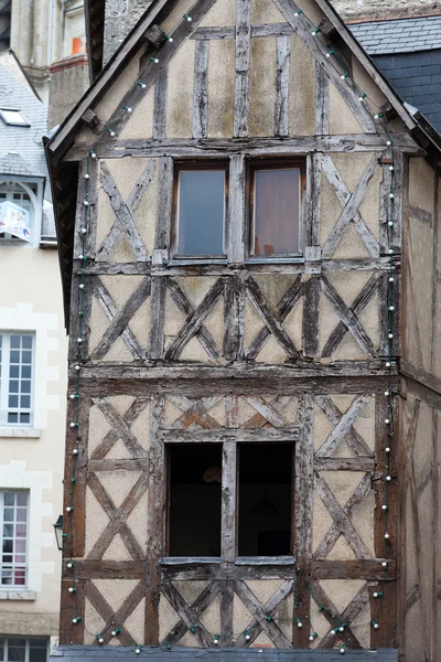 Poloroubený dům v Blois, Loire Valley, Francie — Stock fotografie