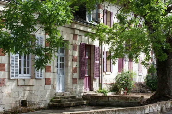 Rigny-Usse la charmante petite ville de campagne dans la vallée de la Loire — Photo