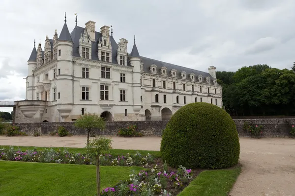 Zamek chenonceau. znany jako zamek Panie został zbudowany w 1513 roku i jest jednym z najczęściej odwiedzanych w dolinie Loary. — Zdjęcie stockowe