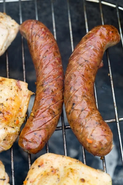 Barbecue con deliziosa carne alla griglia — Foto Stock