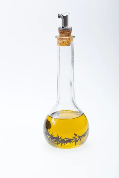 Tomillo infundido aceite de oliva sobre fondo blanco —  Fotos de Stock