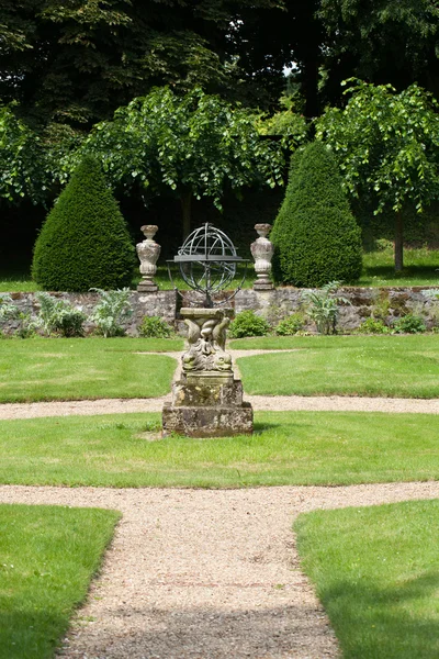 Sutil, sofisticado e cheio de gosto jardim e castelo La Chatonniere perto de Villandry. Vale do Loire — Fotografia de Stock