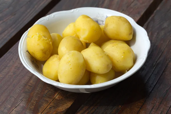 Gekookte aardappel in schaal — Stockfoto