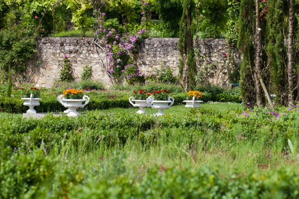 Subtle, sophisticated and full taste garden and chateau La Chatonniere near Villandry. Loire Valley — Stock Photo, Image