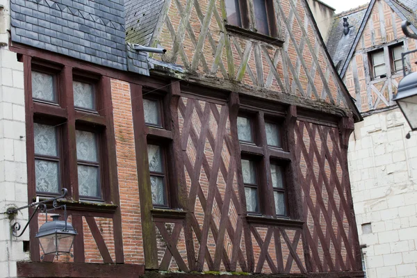 Half-timbered house in Chinon, Vienne Valley, France — Stock Photo, Image