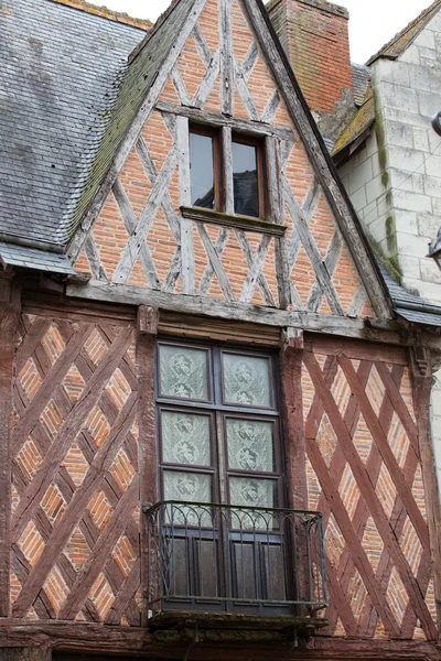 Half-timbered house in Chinon, Vienne Valley, France — Stock Photo, Image