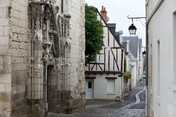 Hrázděný domek v údolí vienne, chinon, Francie — Stock fotografie