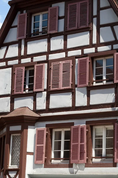 Casas de entramado de madera de Colmar, Alsacia, Francia — Foto de Stock